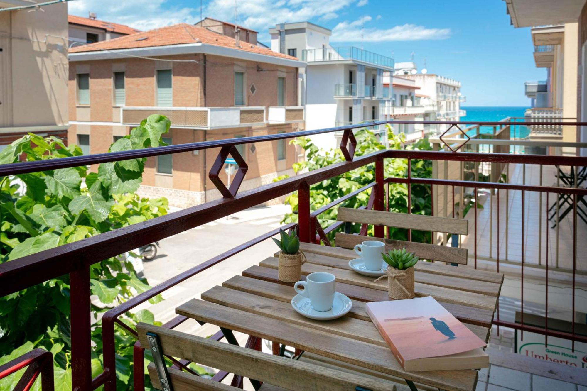 Mt Apartments แตร์โมลิ ภายนอก รูปภาพ